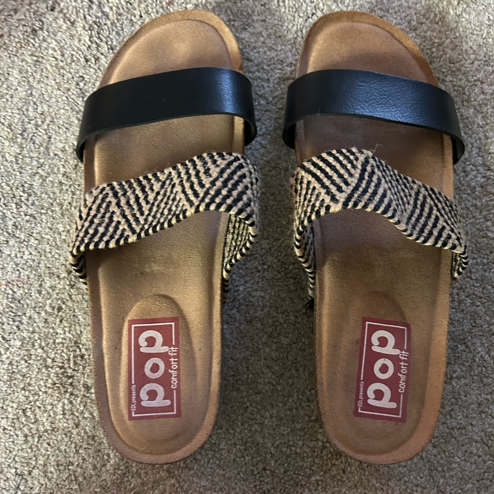 Sandals size 9